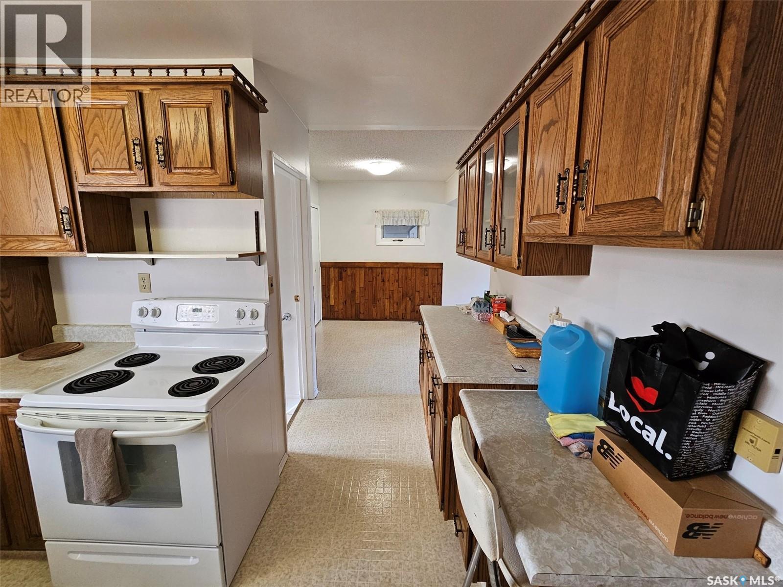 311 6Th Street W, Carlyle, SK - Indoor Photo Showing Kitchen