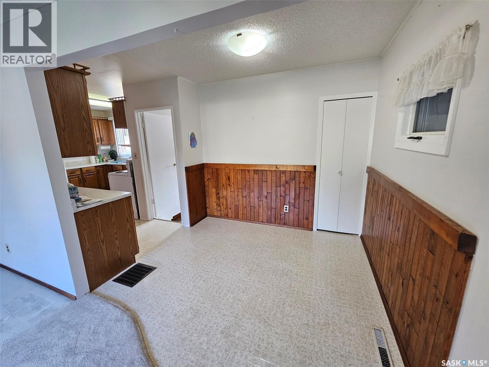 311 6Th Street W, Carlyle, SK - Indoor Photo Showing Other Room