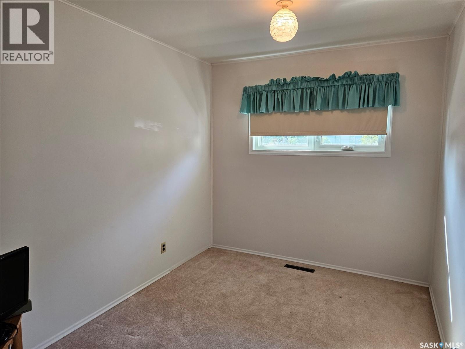 311 6Th Street W, Carlyle, SK - Indoor Photo Showing Other Room