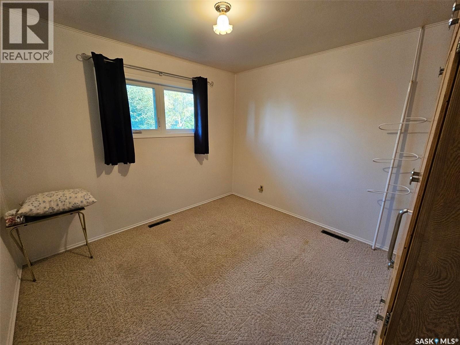 311 6Th Street W, Carlyle, SK - Indoor Photo Showing Other Room