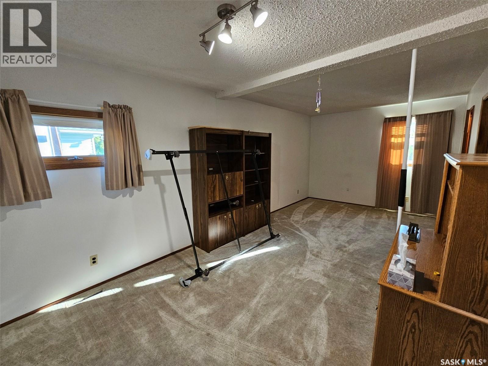 311 6Th Street W, Carlyle, SK - Indoor Photo Showing Other Room