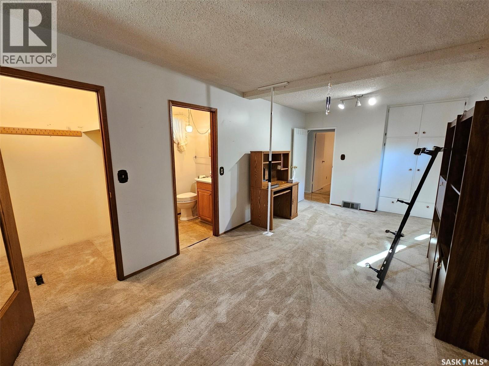 311 6Th Street W, Carlyle, SK - Indoor Photo Showing Other Room