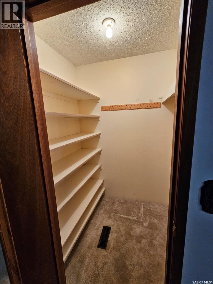 311 6Th Street W, Carlyle, SK - Indoor