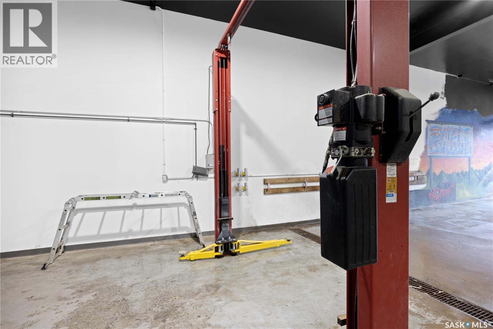 1004 17Th Street W, Saskatoon, SK