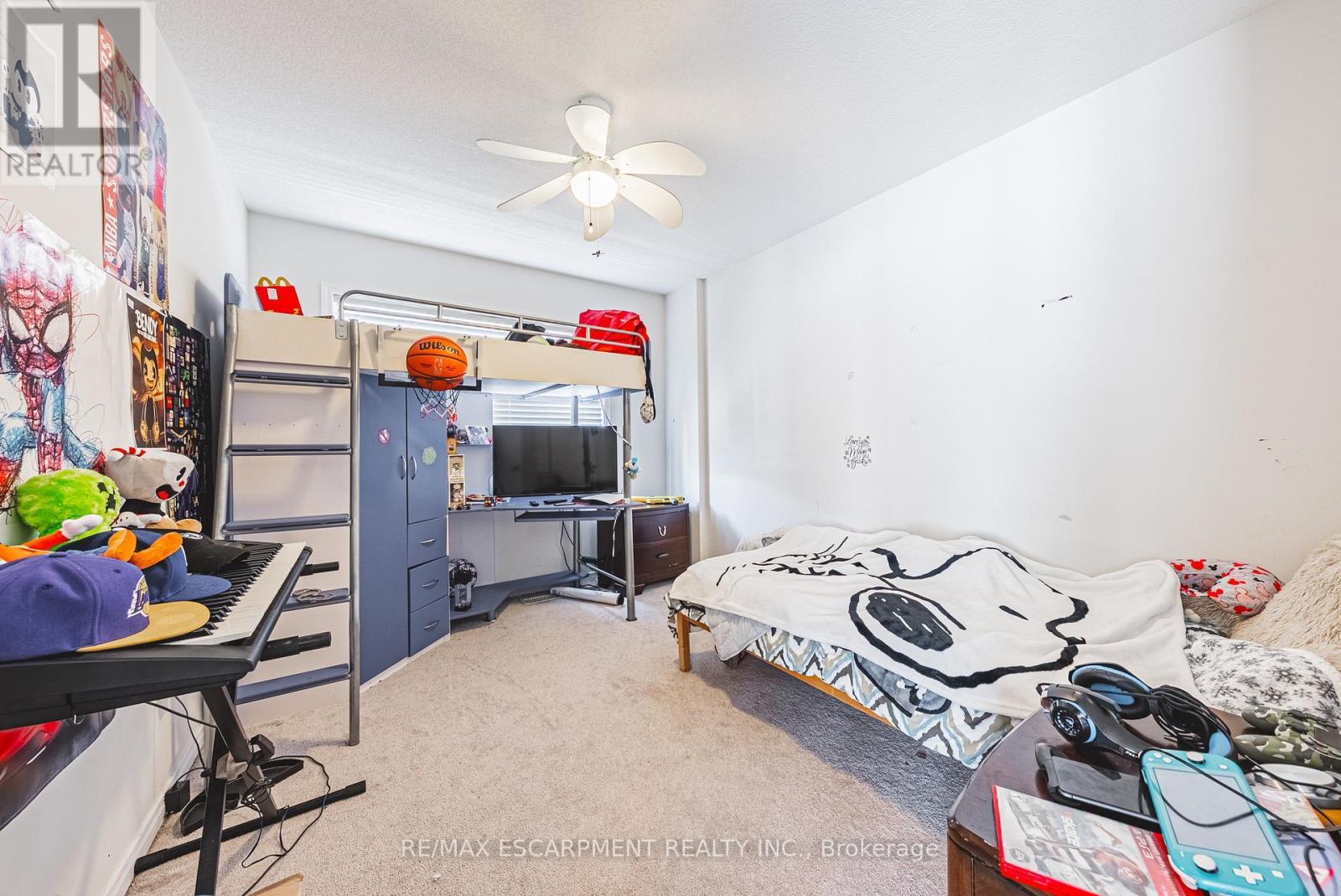 8258 Tulip Tree Drive, Niagara Falls, ON - Indoor Photo Showing Bedroom