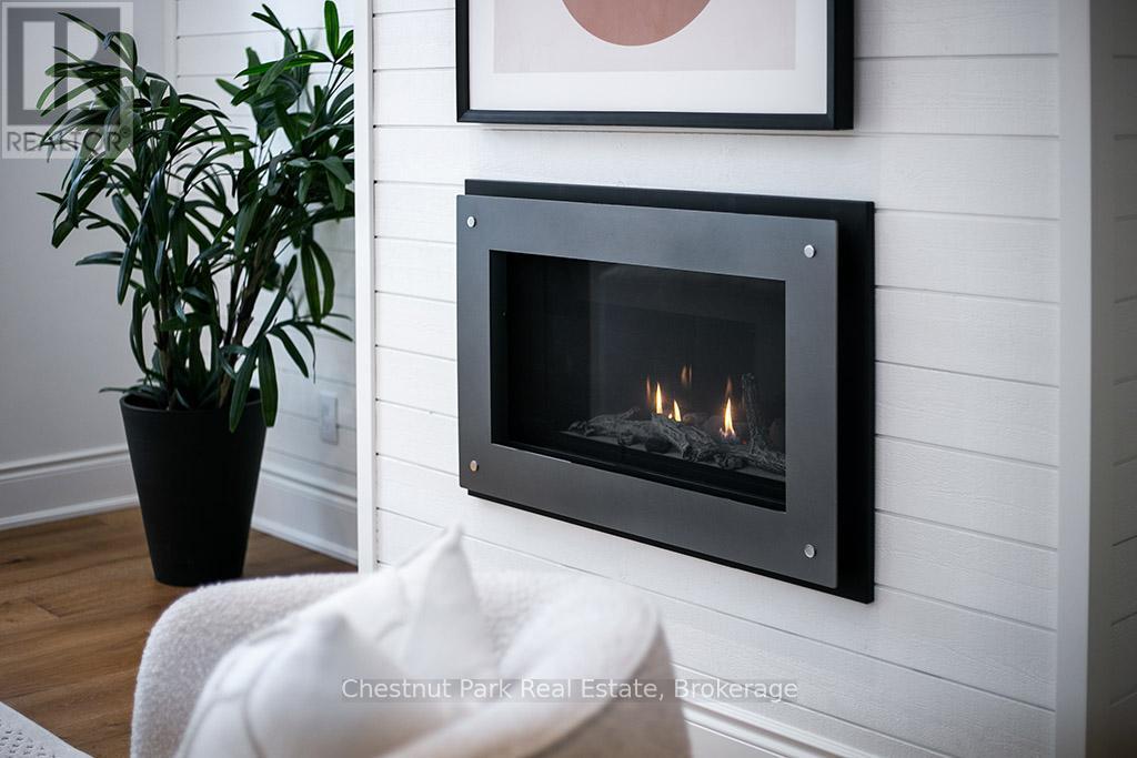 2237 Shore Lane, Wasaga Beach, ON - Indoor Photo Showing Living Room With Fireplace