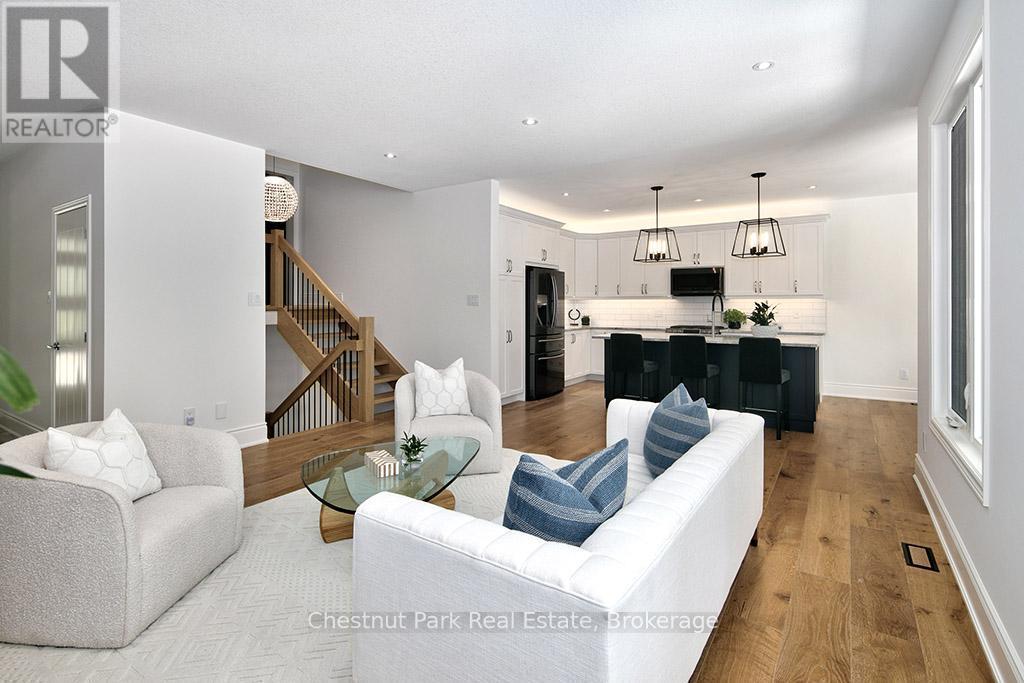 2237 Shore Lane, Wasaga Beach, ON - Indoor Photo Showing Living Room