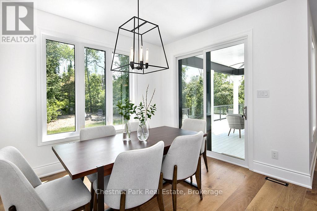 2237 Shore Lane, Wasaga Beach, ON - Indoor Photo Showing Dining Room