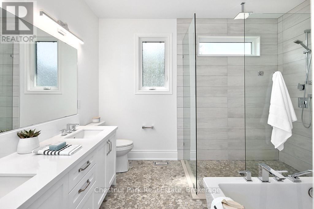 2237 Shore Lane, Wasaga Beach, ON - Indoor Photo Showing Bathroom