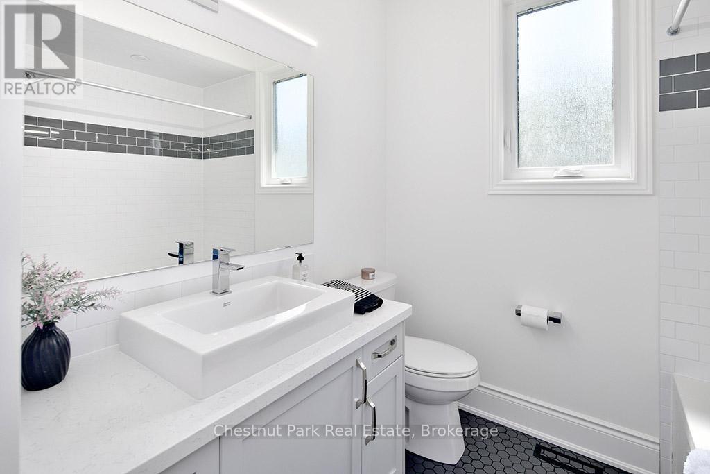 2237 Shore Lane, Wasaga Beach, ON - Indoor Photo Showing Bathroom