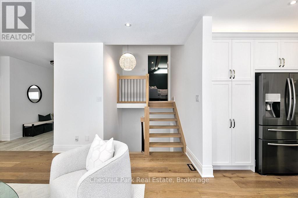 2237 Shore Lane, Wasaga Beach, ON - Indoor Photo Showing Other Room