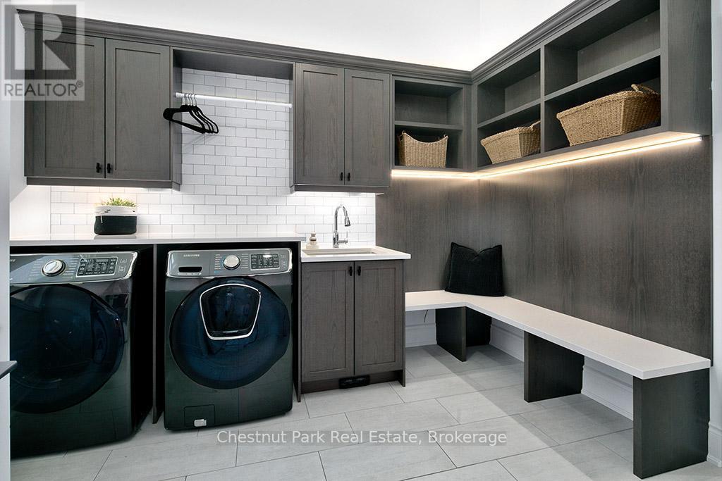 2237 Shore Lane, Wasaga Beach, ON - Indoor Photo Showing Laundry Room