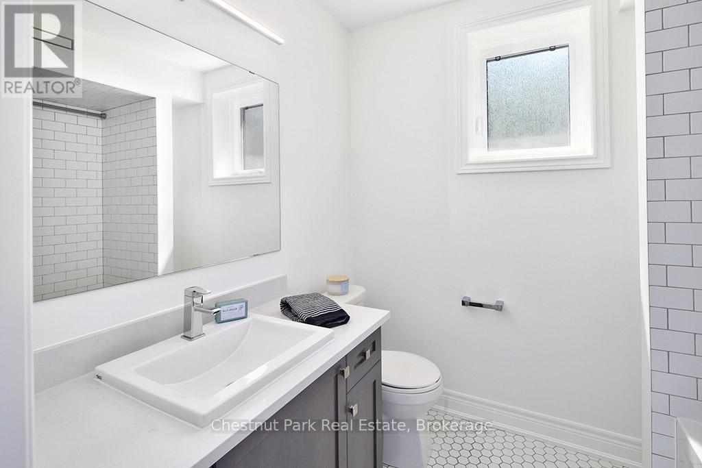 2237 Shore Lane, Wasaga Beach, ON - Indoor Photo Showing Bathroom