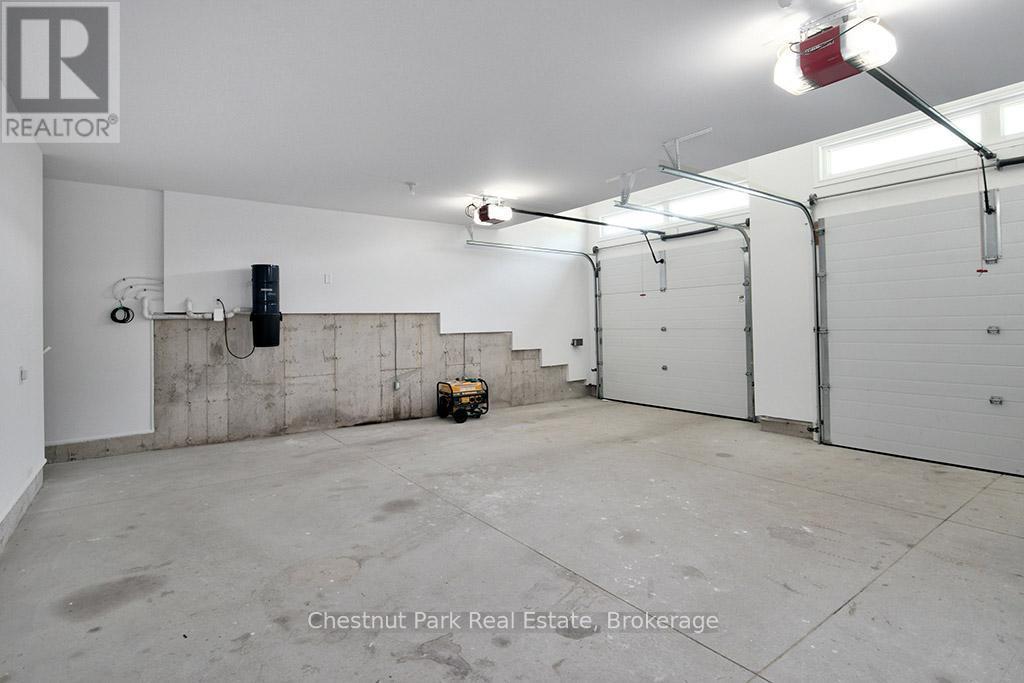 2237 Shore Lane, Wasaga Beach, ON - Indoor Photo Showing Garage