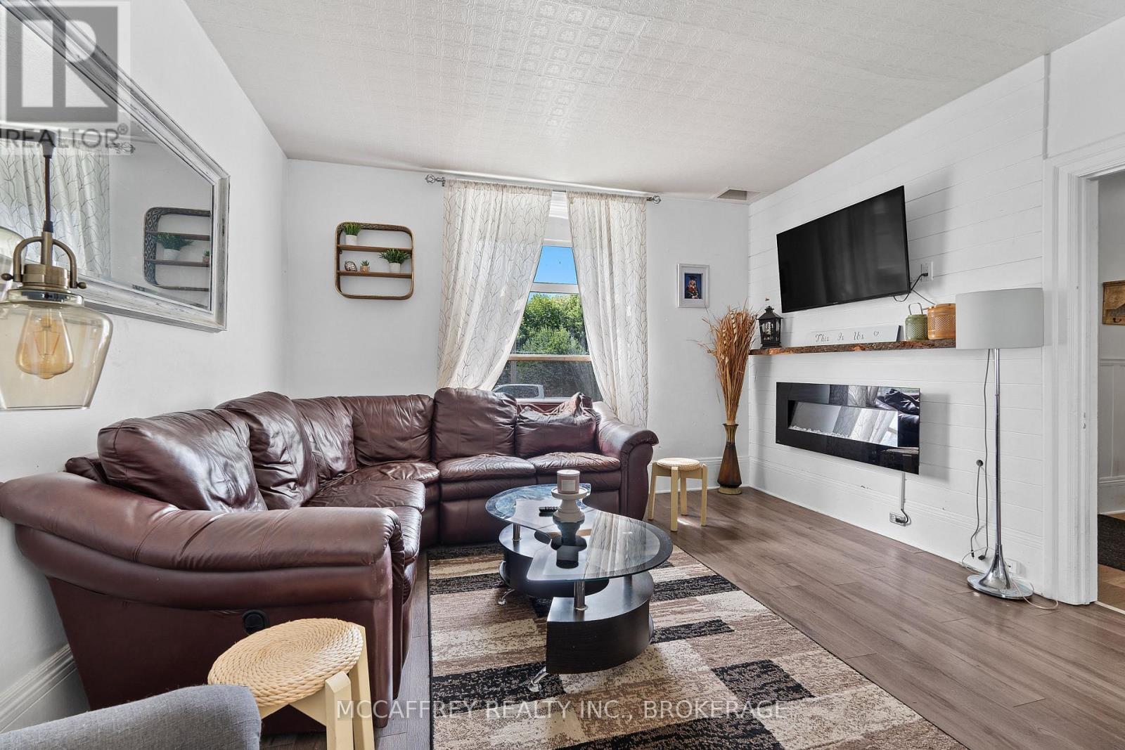 110 Adelaide Street, Front Of Leeds & Seeleys Bay, ON - Indoor Photo Showing Living Room With Fireplace