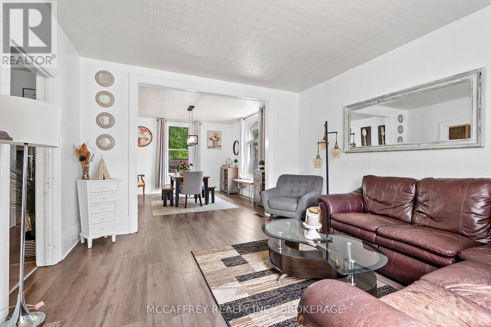 110 Adelaide Street, Front Of Leeds & Seeleys Bay, ON - Indoor Photo Showing Living Room