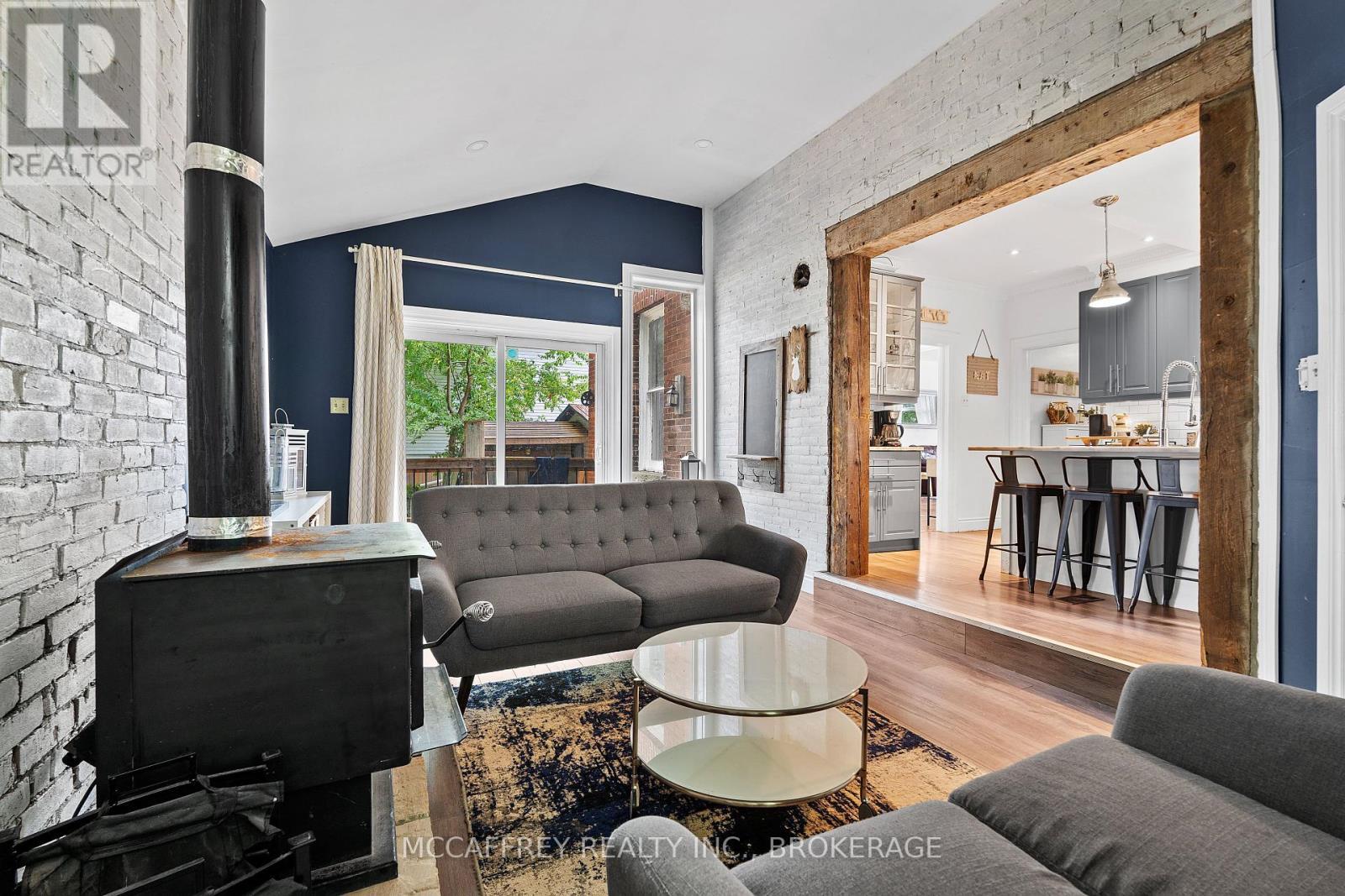 110 Adelaide Street, Front Of Leeds & Seeleys Bay, ON - Indoor Photo Showing Living Room