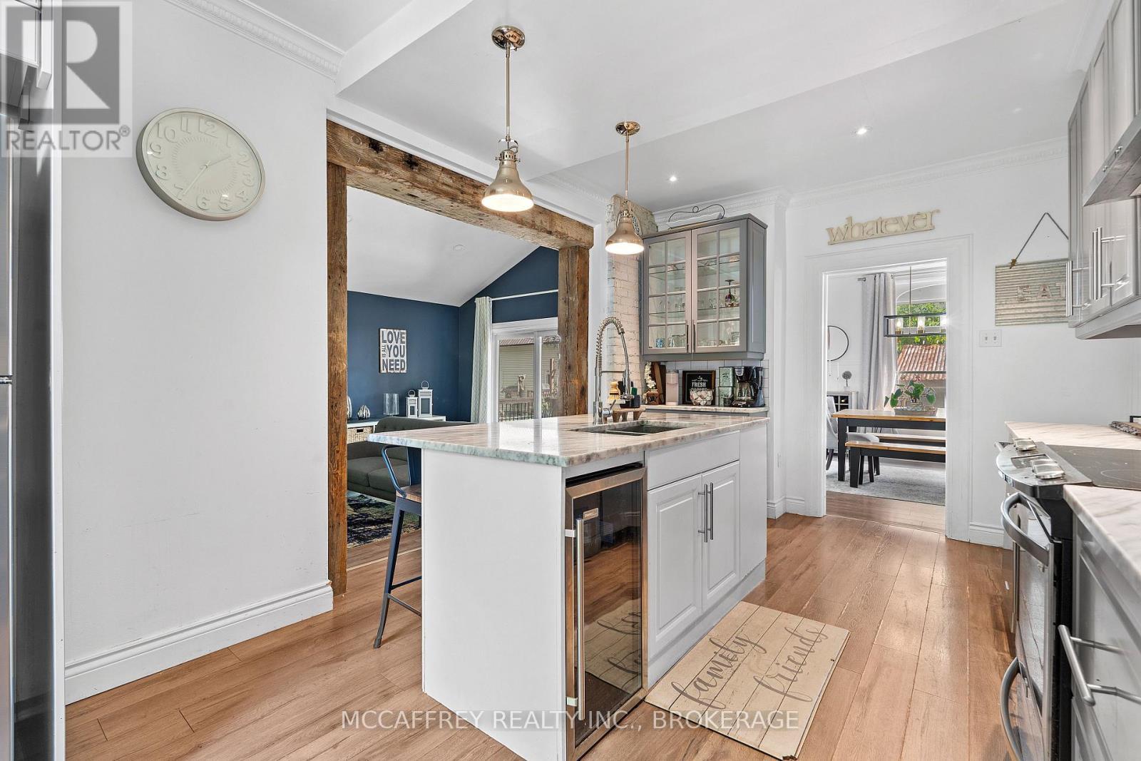 110 Adelaide Street, Front Of Leeds & Seeleys Bay, ON - Indoor Photo Showing Kitchen With Upgraded Kitchen