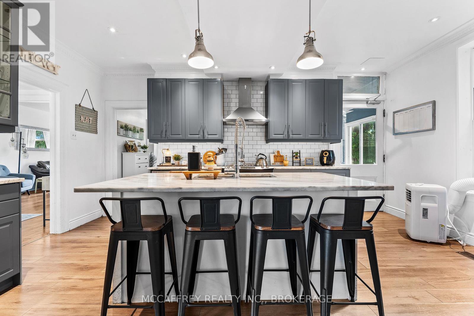 110 Adelaide Street, Front Of Leeds & Seeleys Bay, ON - Indoor Photo Showing Kitchen With Upgraded Kitchen