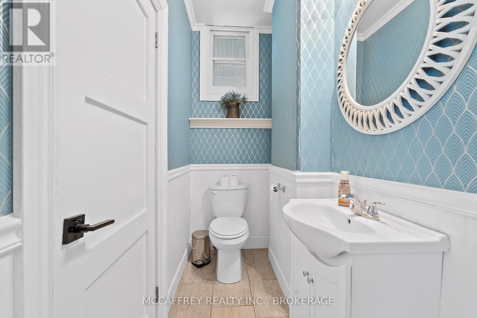 110 Adelaide Street, Front Of Leeds & Seeleys Bay, ON - Indoor Photo Showing Bathroom