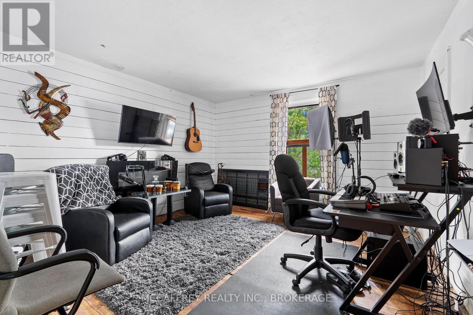 110 Adelaide Street, Front Of Leeds & Seeleys Bay, ON - Indoor