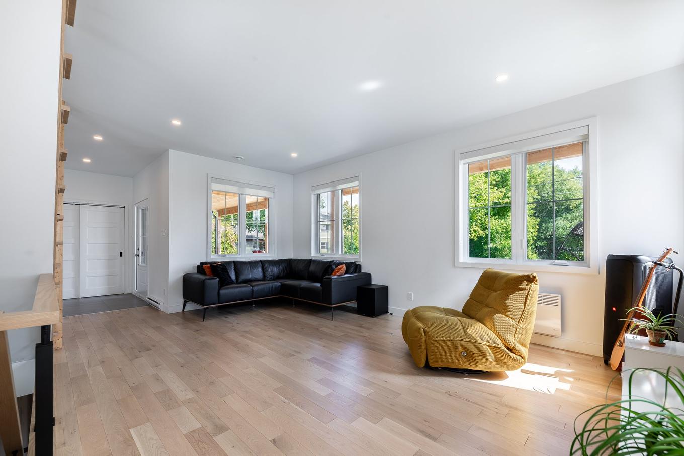 Living room - 1028 Rue Bissonnette, Saint-Blaise-Sur-Richelieu, QC - Indoor Photo Showing Living Room