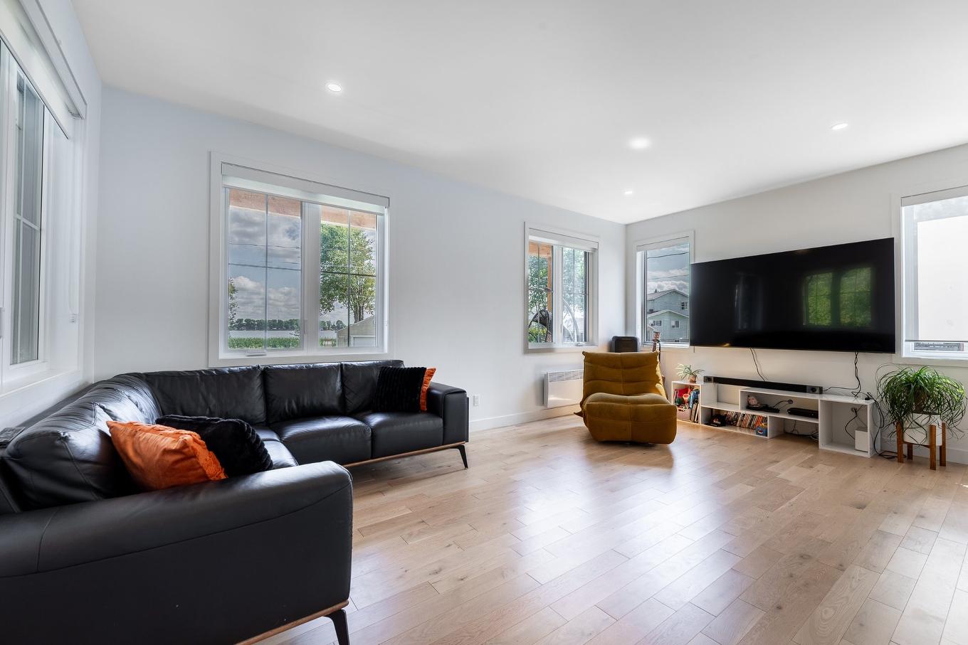 Living room - 1028 Rue Bissonnette, Saint-Blaise-Sur-Richelieu, QC - Indoor Photo Showing Living Room