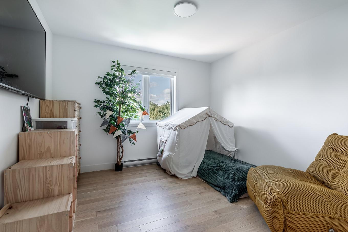 Bedroom - 1028 Rue Bissonnette, Saint-Blaise-Sur-Richelieu, QC - Indoor Photo Showing Other Room