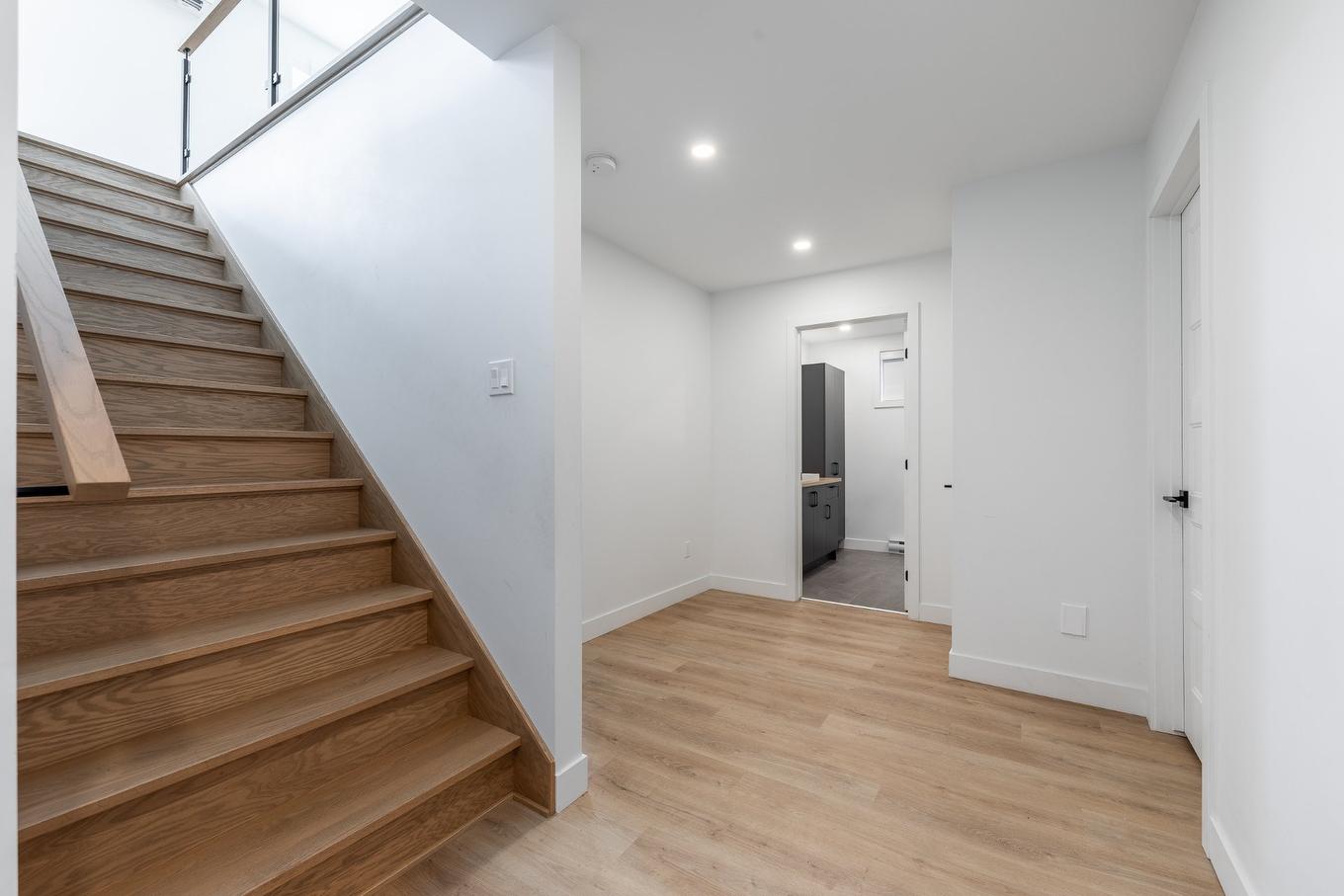 Basement - 1028 Rue Bissonnette, Saint-Blaise-Sur-Richelieu, QC - Indoor Photo Showing Other Room