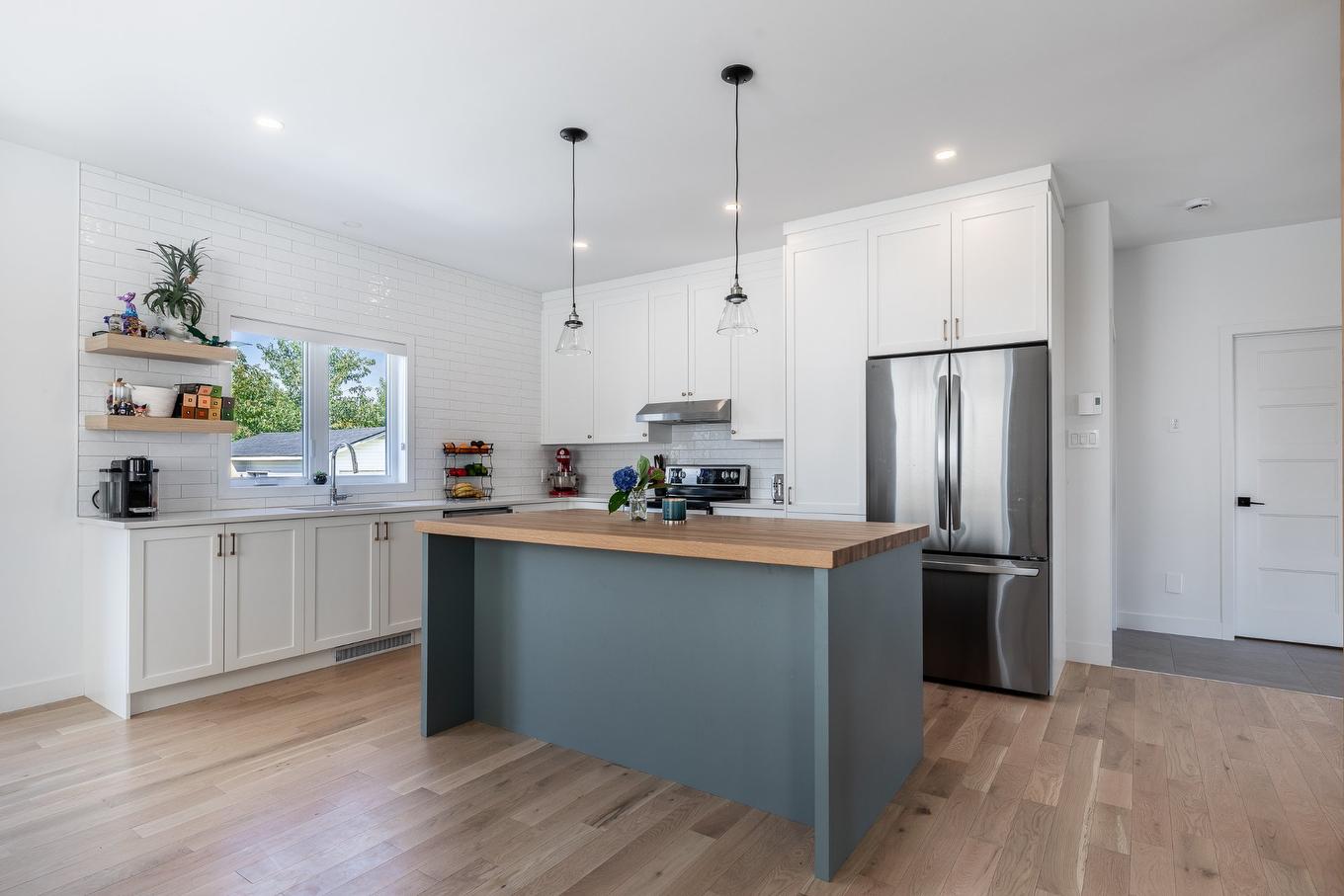 Kitchen - 1028 Rue Bissonnette, Saint-Blaise-Sur-Richelieu, QC - Indoor Photo Showing Kitchen With Upgraded Kitchen