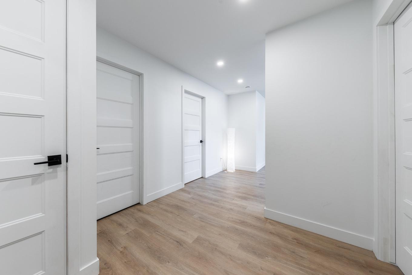 Passageway - 1028 Rue Bissonnette, Saint-Blaise-Sur-Richelieu, QC - Indoor Photo Showing Other Room