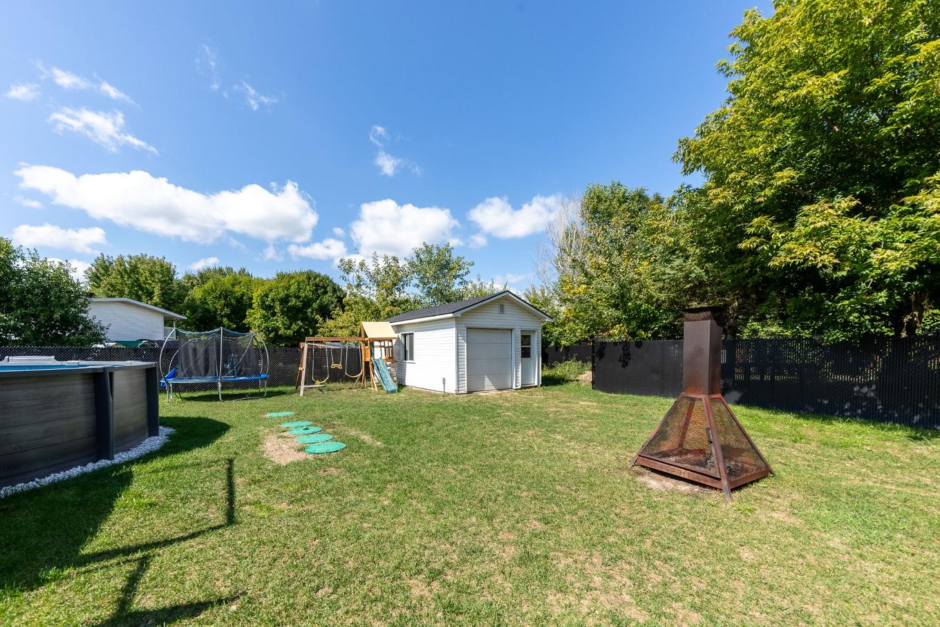 Backyard - 1028 Rue Bissonnette, Saint-Blaise-Sur-Richelieu, QC - Outdoor With Backyard