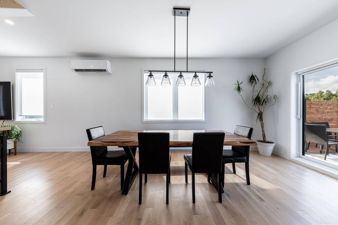 Dining room - 1028 Rue Bissonnette, Saint-Blaise-Sur-Richelieu, QC - Indoor Photo Showing Dining Room