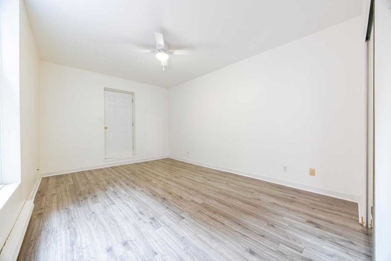 Bedroom - 3-1319 Rue Ste-Catherine E., Montréal (Ville-Marie), QC - Indoor Photo Showing Other Room