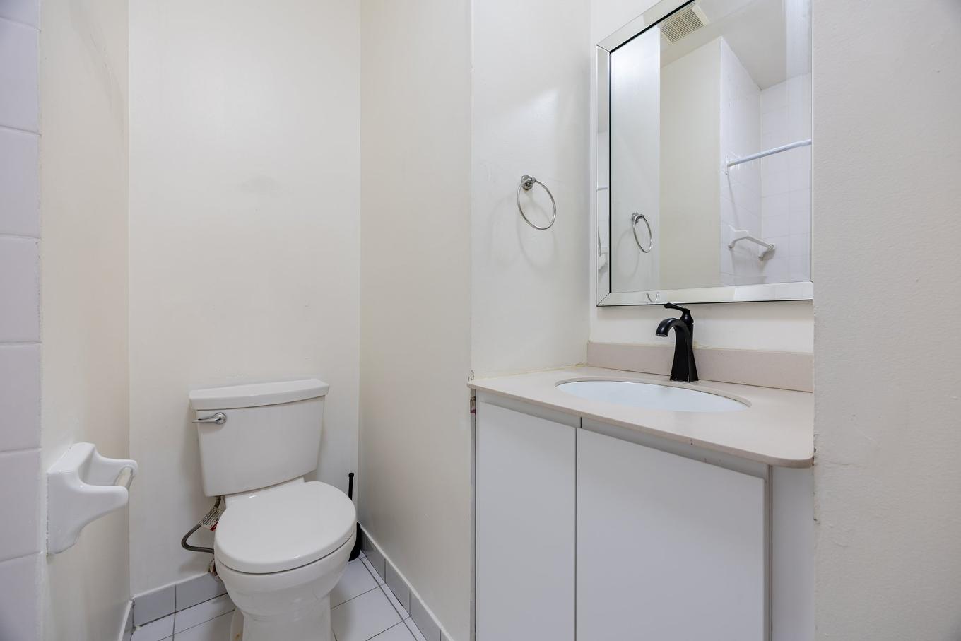 Bathroom - 3-1319 Rue Ste-Catherine E., Montréal (Ville-Marie), QC - Indoor Photo Showing Bathroom