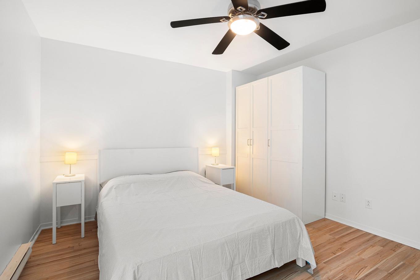 Primary bedroom - 4-1780 Rue St-Timothée, Montréal (Ville-Marie), QC - Indoor Photo Showing Bedroom
