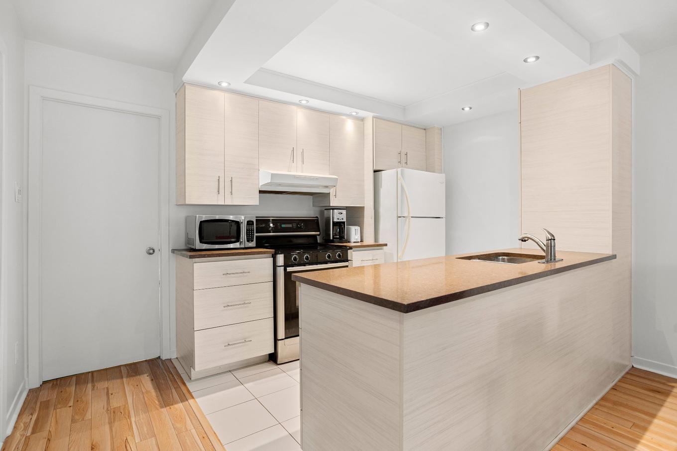 Kitchen - 4-1780 Rue St-Timothée, Montréal (Ville-Marie), QC - Indoor Photo Showing Kitchen