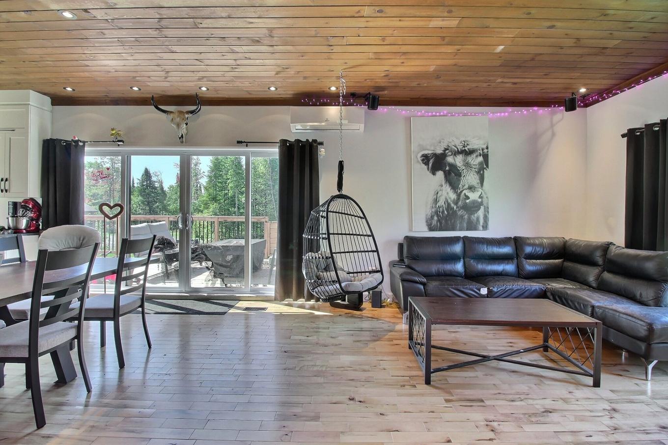 Living room - 812 Rg Watford, Saint-Benjamin, QC - Indoor Photo Showing Living Room