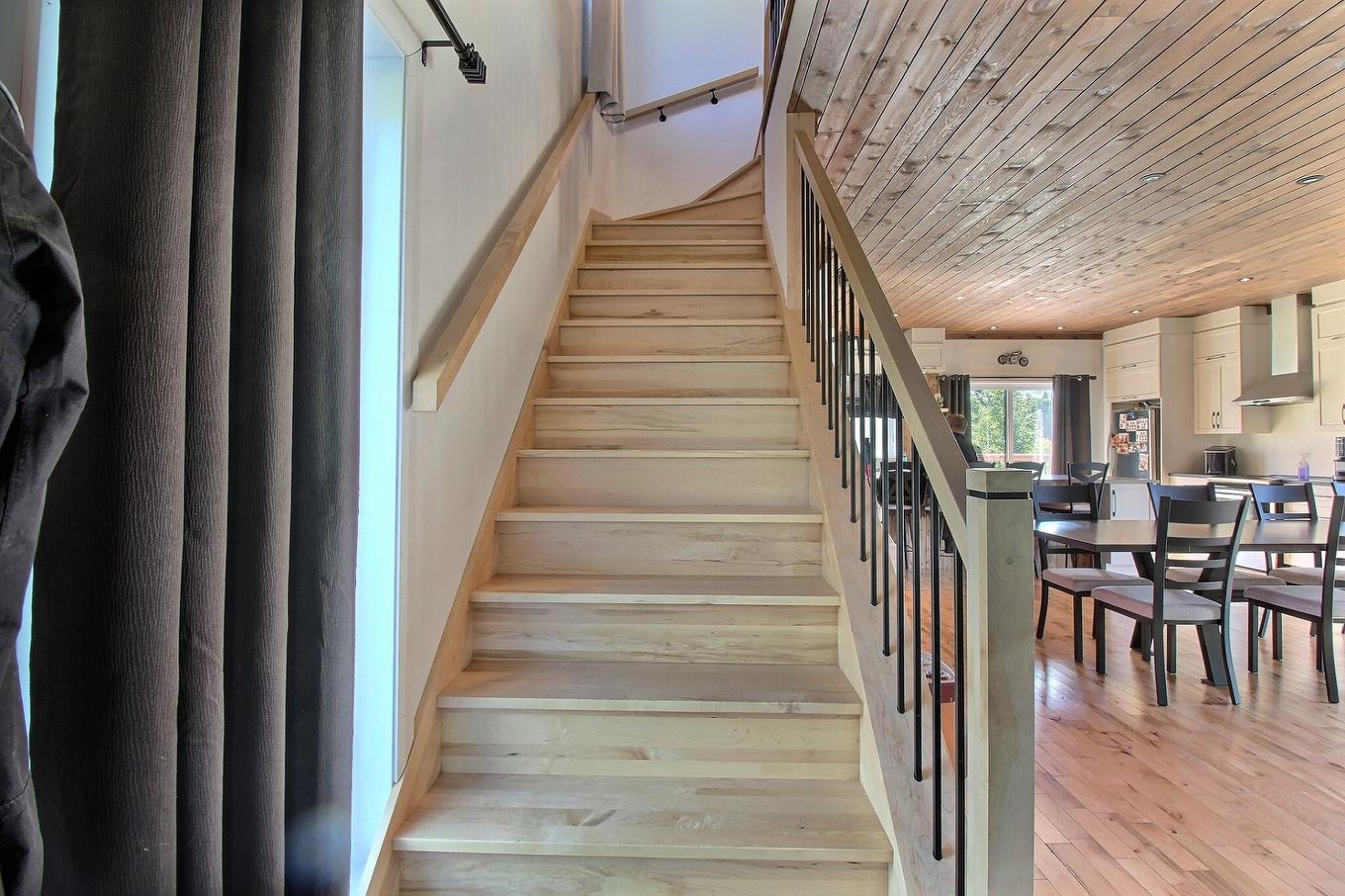 Staircase - 812 Rg Watford, Saint-Benjamin, QC - Indoor Photo Showing Other Room