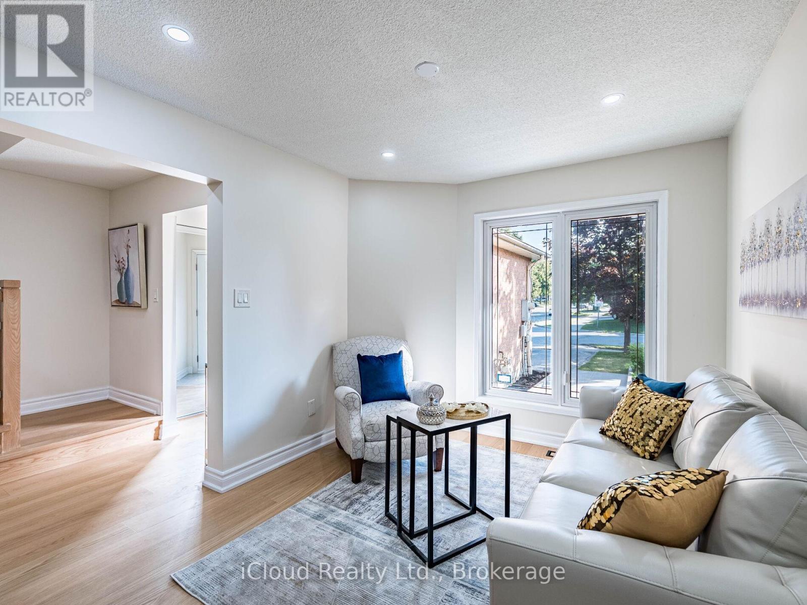 5238 Alicante Street, Mississauga, ON - Indoor Photo Showing Living Room