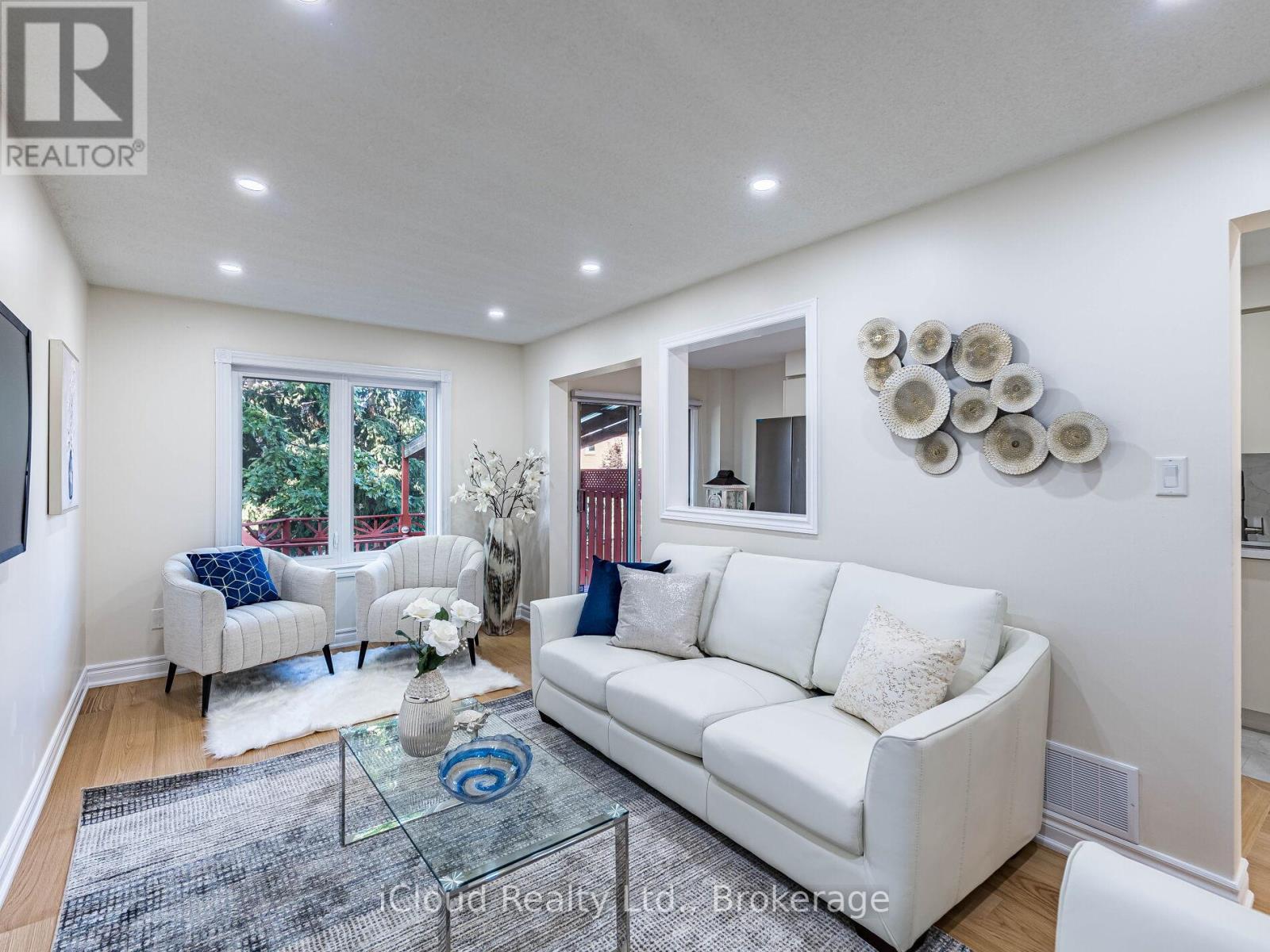 5238 Alicante Street, Mississauga, ON - Indoor Photo Showing Living Room