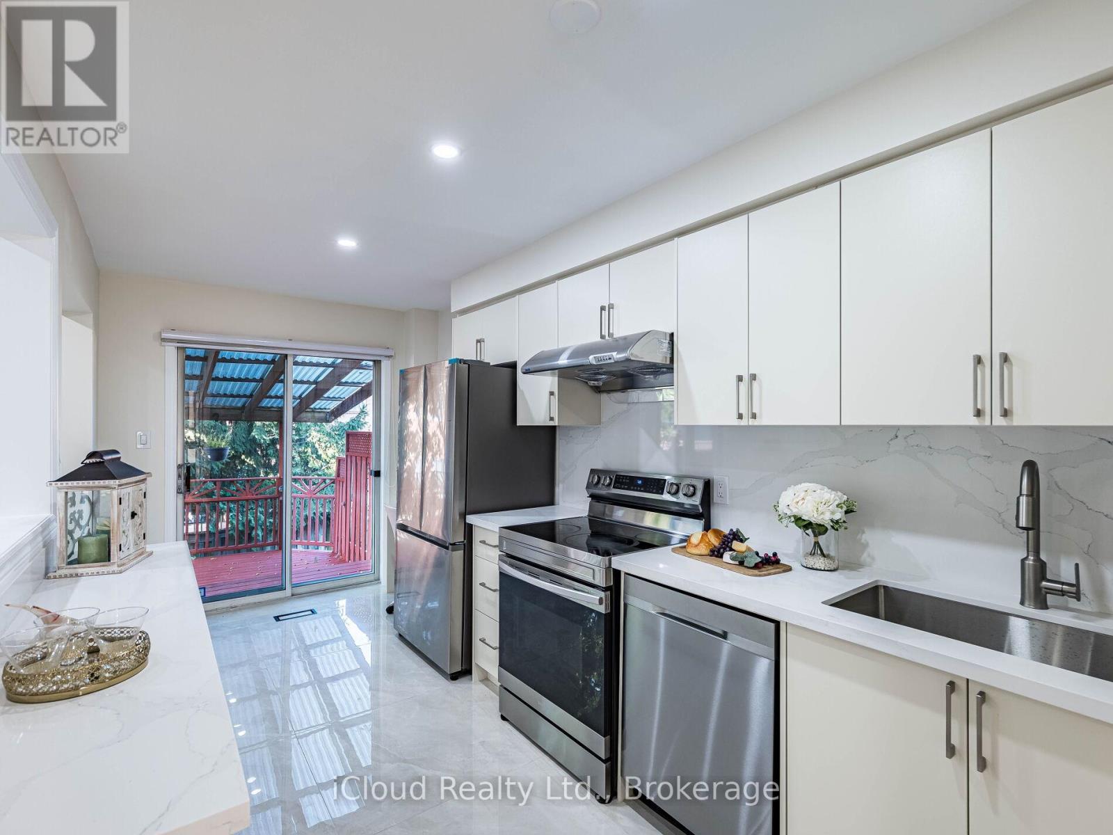 5238 Alicante Street, Mississauga, ON - Indoor Photo Showing Kitchen