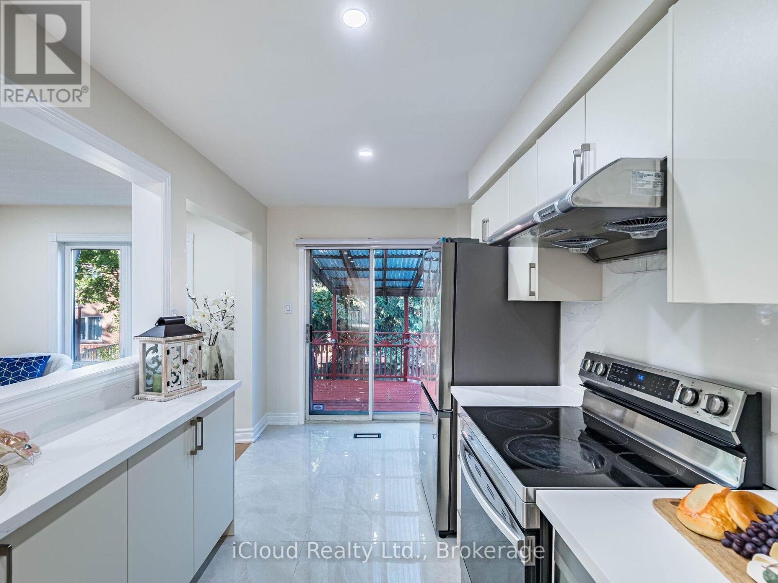 5238 Alicante Street, Mississauga, ON - Indoor Photo Showing Kitchen