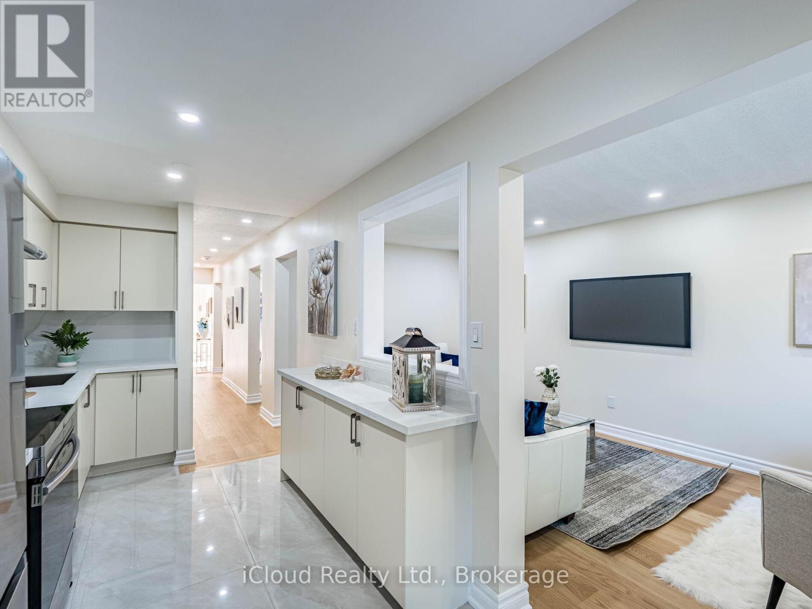 5238 Alicante Street, Mississauga, ON - Indoor Photo Showing Kitchen
