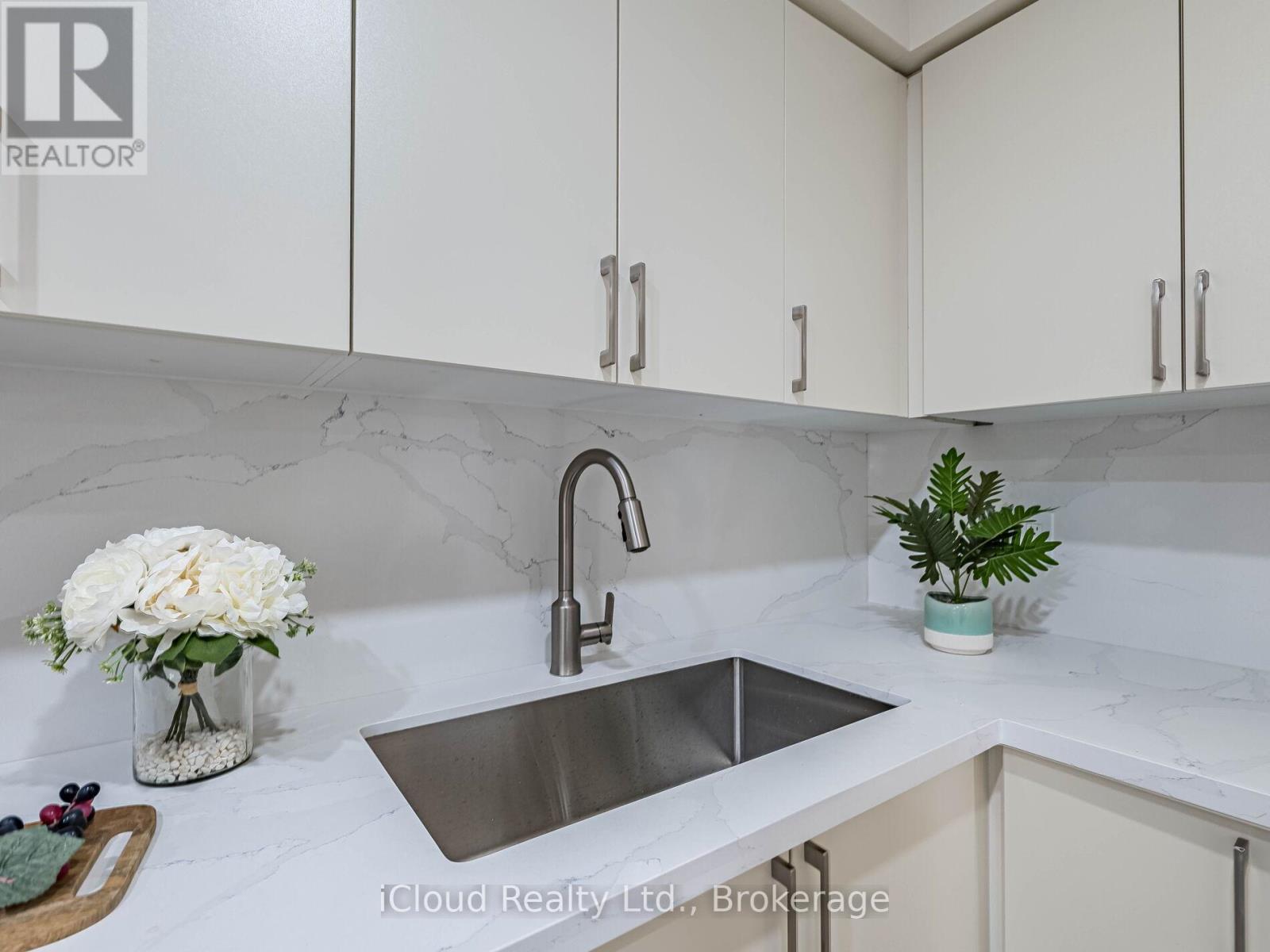 5238 Alicante Street, Mississauga, ON - Indoor Photo Showing Kitchen