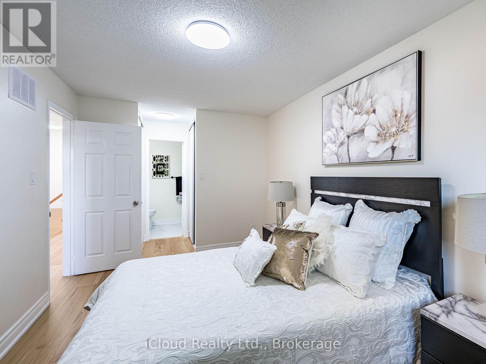 5238 Alicante Street, Mississauga, ON - Indoor Photo Showing Bedroom