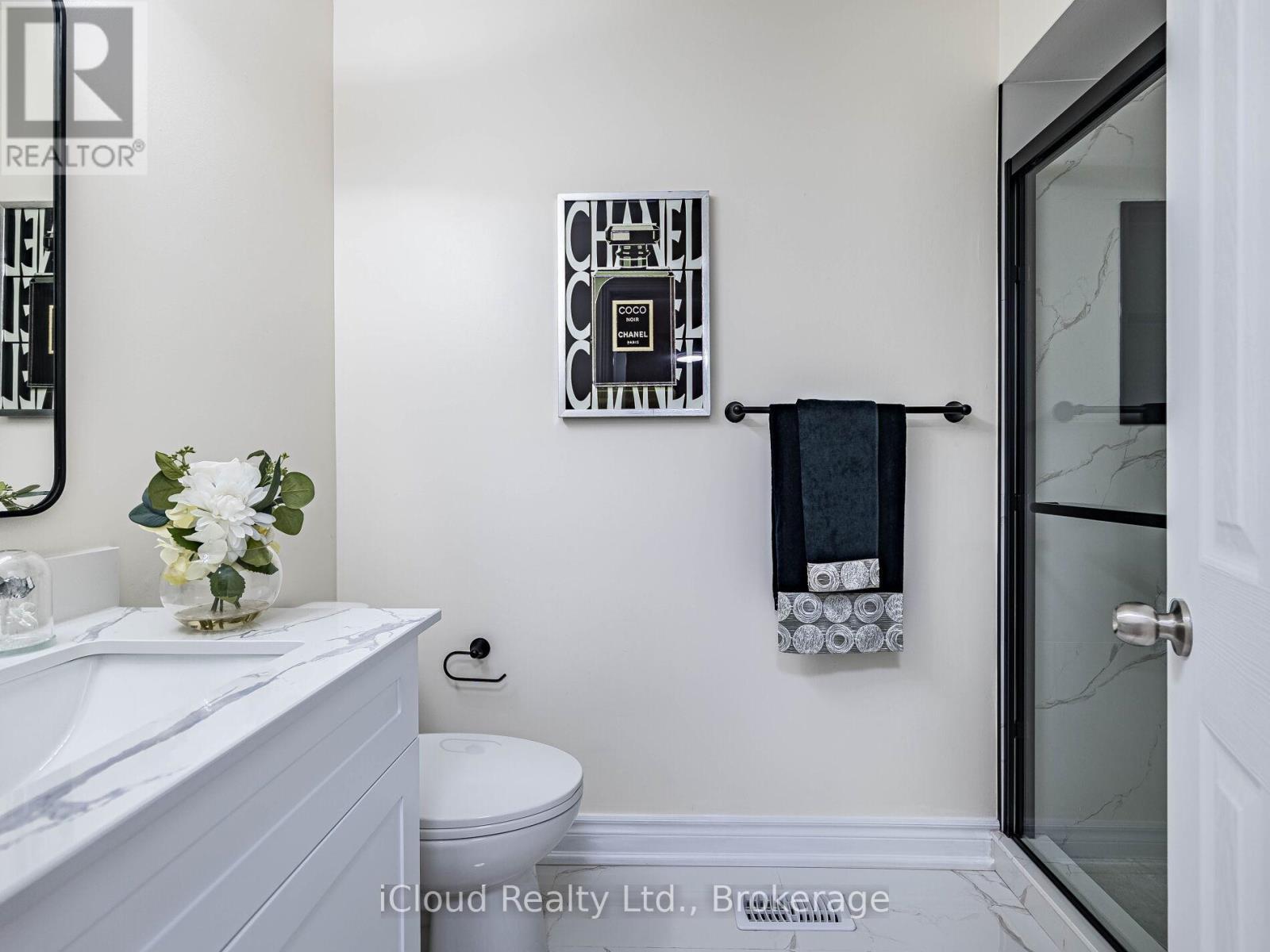 5238 Alicante Street, Mississauga, ON - Indoor Photo Showing Bathroom