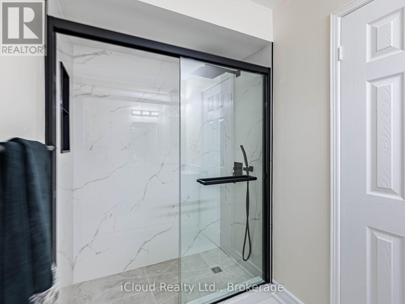 5238 Alicante Street, Mississauga, ON - Indoor Photo Showing Bathroom