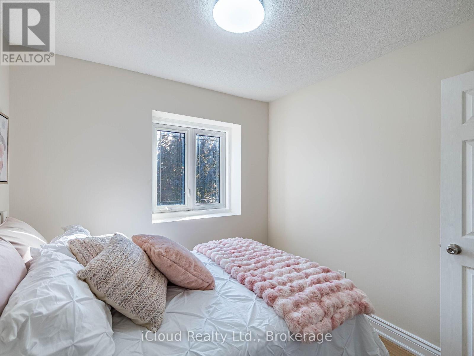 5238 Alicante Street, Mississauga, ON - Indoor Photo Showing Bedroom