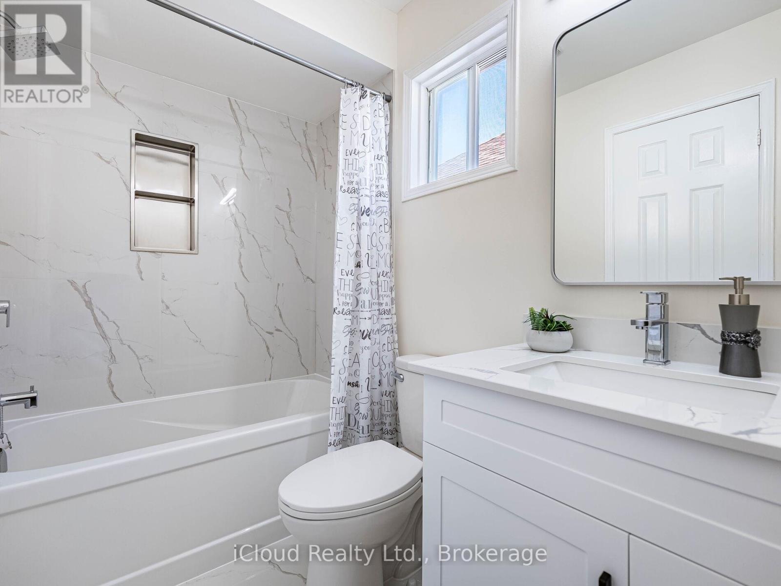 5238 Alicante Street, Mississauga, ON - Indoor Photo Showing Bathroom